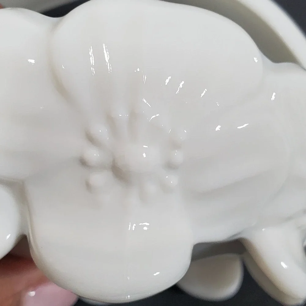Vintage Westmoreland Milk Glass‎ Poppy Pattern Basket with Split Handle White